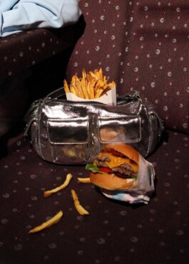 Hamburguesa de bulla en butaca de cine 